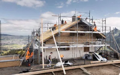 Une entreprise fribourgeoise assigne ses apprentis à la rénovation d’un chalet d’alpage à Bulle (FR)